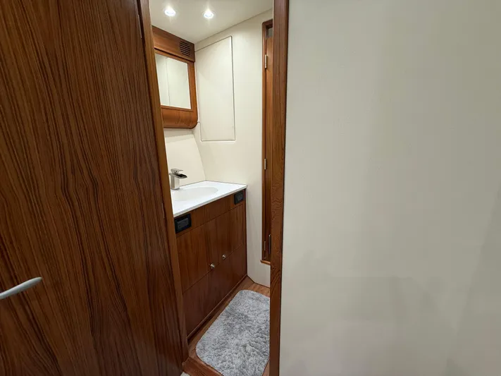Gryphon Yacht Photos Pics Luxurious wooden bathroom interior of 2002 Custom Carolina Ritchie Howell yacht.