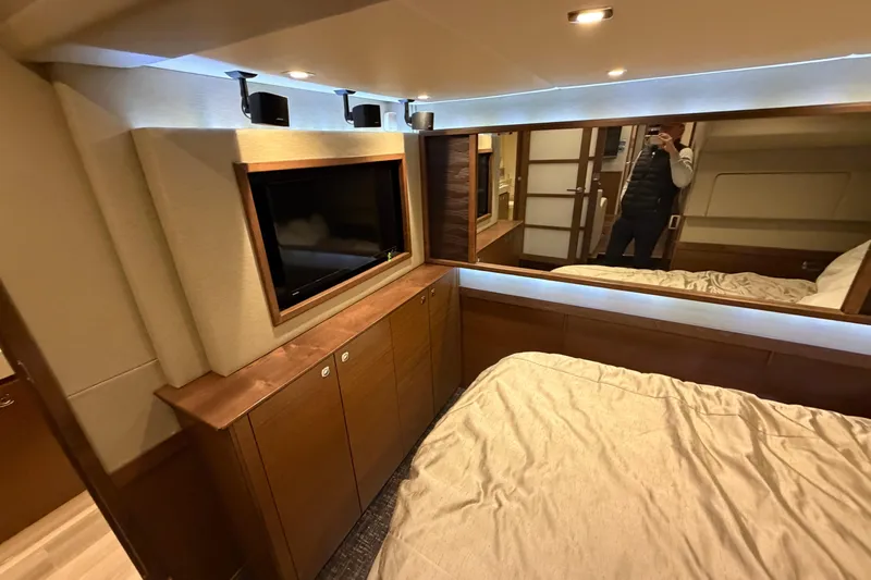  Yacht Photos Pics Luxurious interior of 2014 Sea Ray 540 Sundancer yacht bedroom with modern amenities.