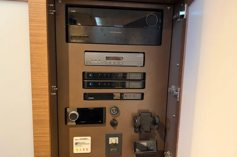  Yacht Photos Pics Entertainment system panel on a 2014 Sea Ray 540 Sundancer yacht.