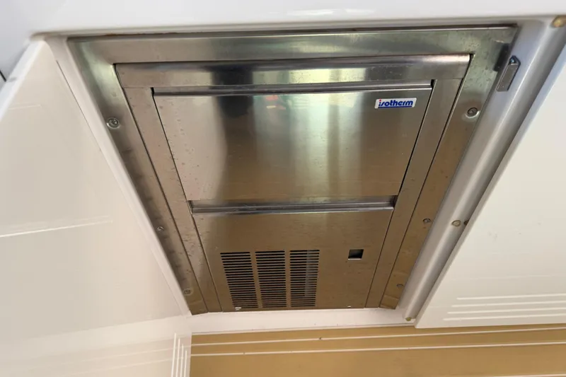  Yacht Photos Pics Built-in stainless steel appliance on 2014 Sea Ray 540 Sundancer yacht.