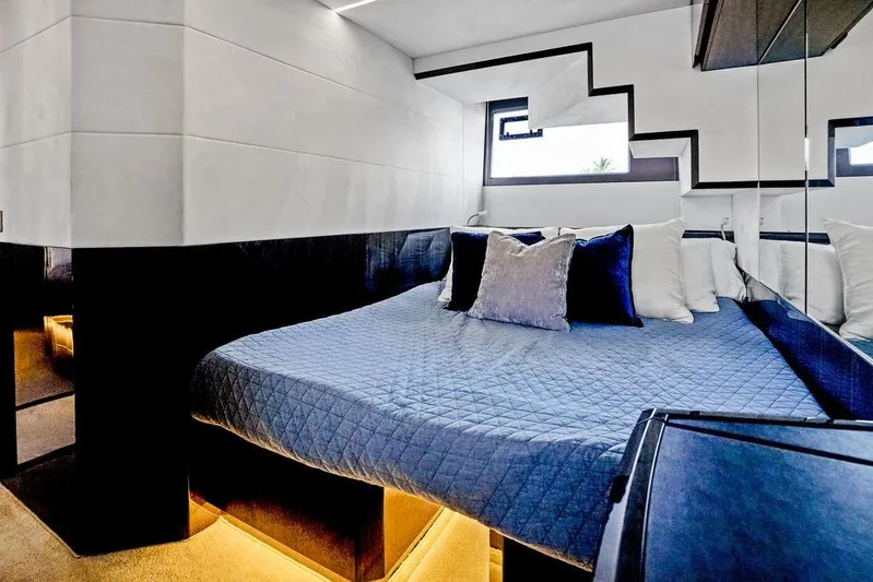 Triple T Yacht Photos Pics Luxurious bedroom interior on 2022 Galeon 640 Fly yacht with modern design and cozy bedding.