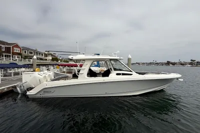 Boston Whaler 350 Realm