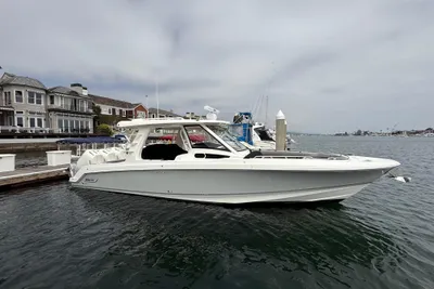 Boston Whaler 350 Realm