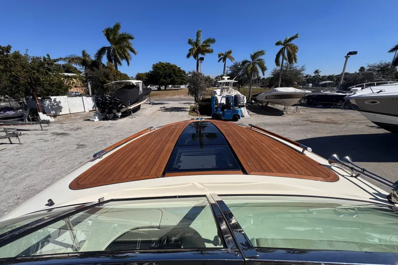  Yacht Photos Pics 2019 Chris-Craft Corsair 30 with teak deck, parked under clear blue sky.