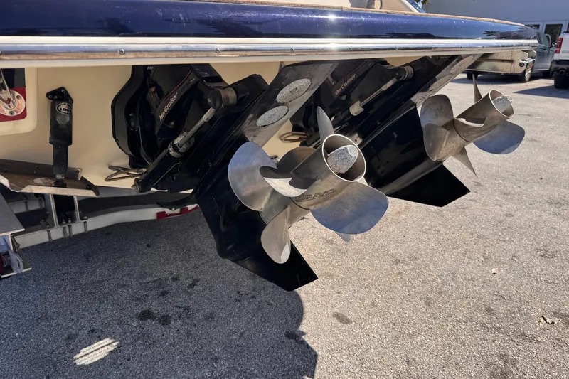  Yacht Photos Pics 2019 Chris-Craft Corsair 30 boat propellers and stern view.