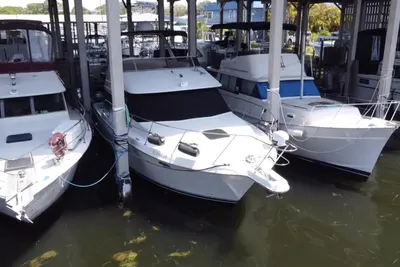Carver 370 Voyager