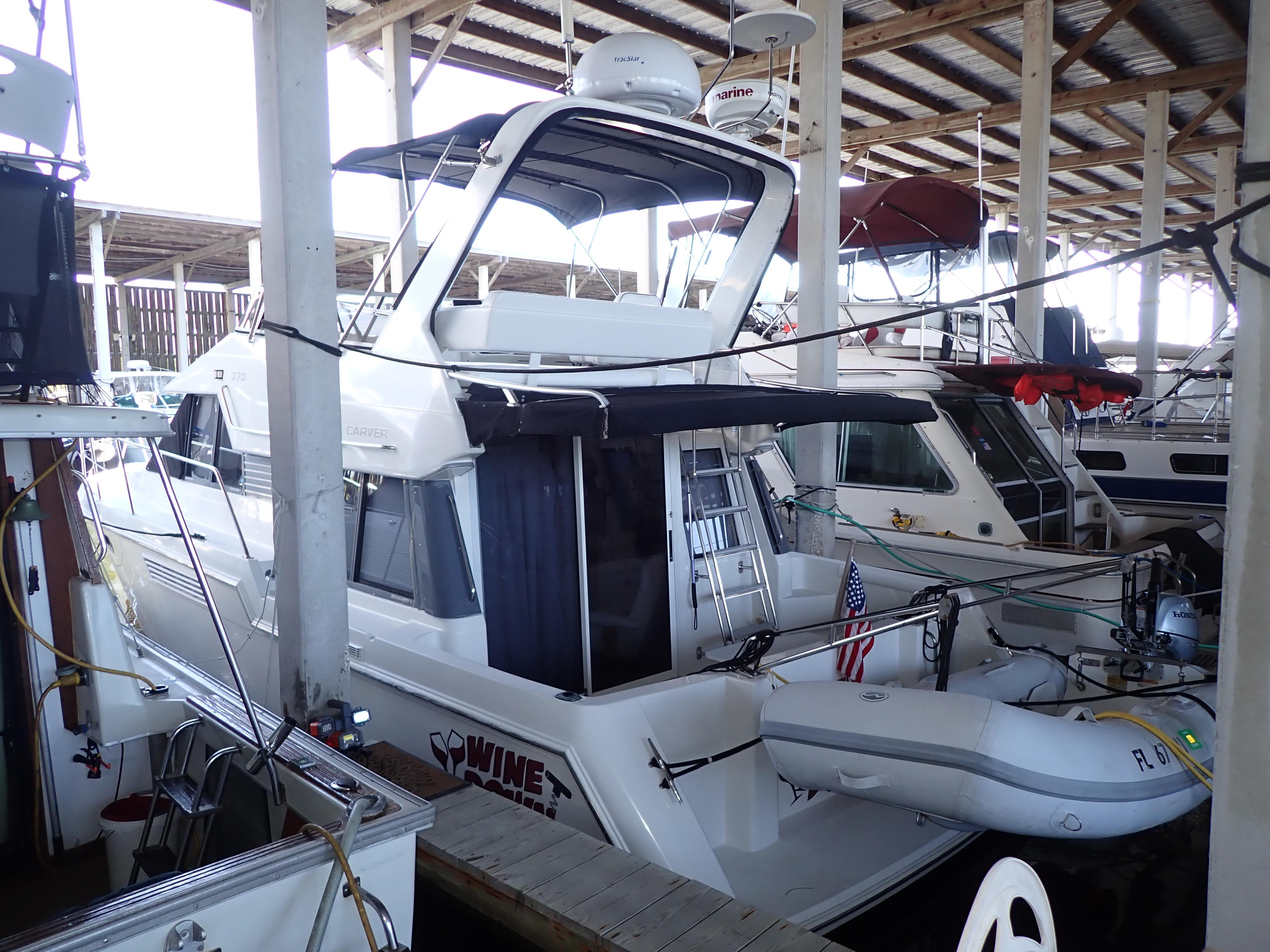 1996 Carver 370 Voyager