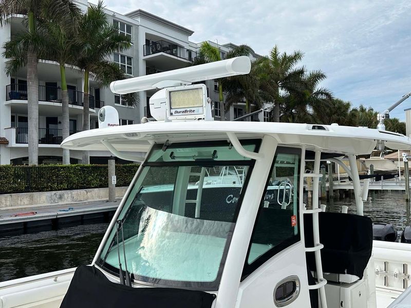 2016 Boston Whaler 350 Outrage