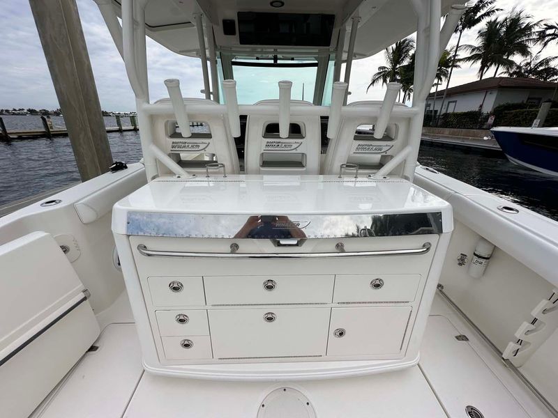 2016 Boston Whaler 350 Outrage