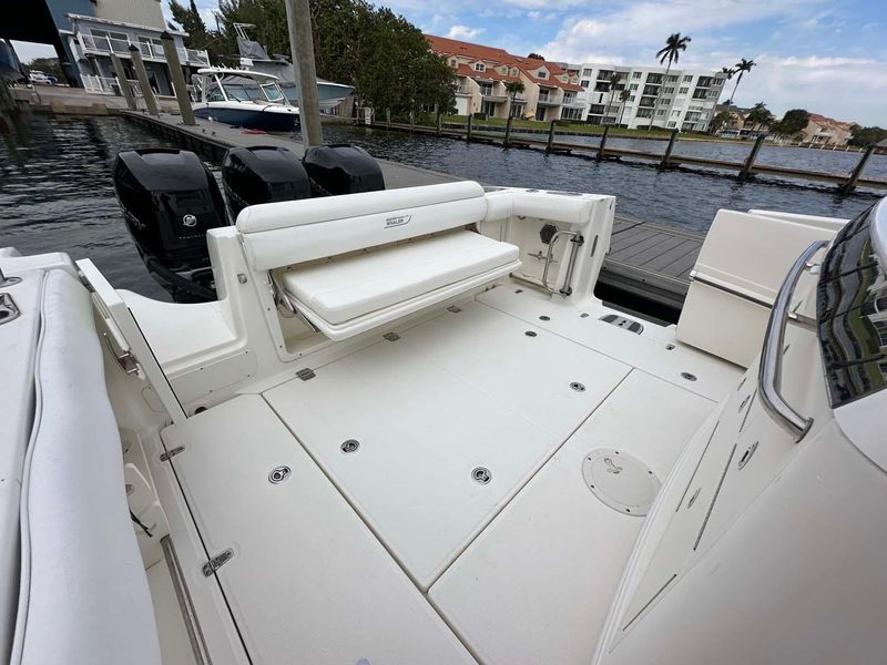 2016 Boston Whaler 350 Outrage