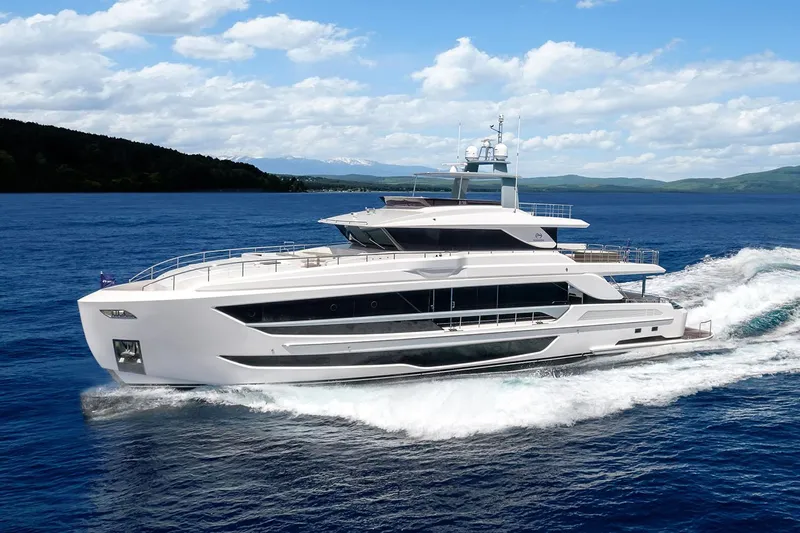 Horizon Fd110-007 / Available Winter 2026 Yacht Photos Pics FD110 Sistership running photo.