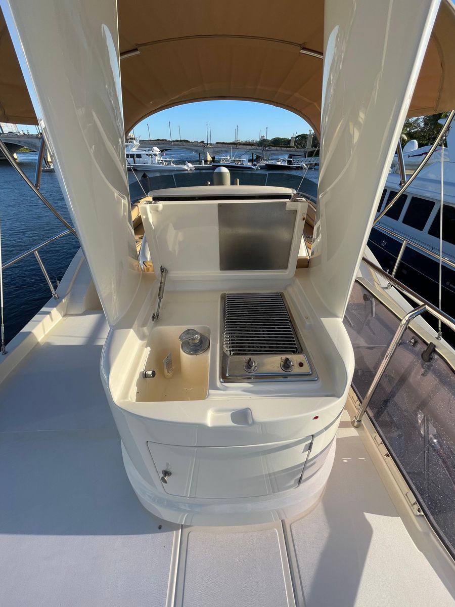 2006 Mochi Craft 74 
