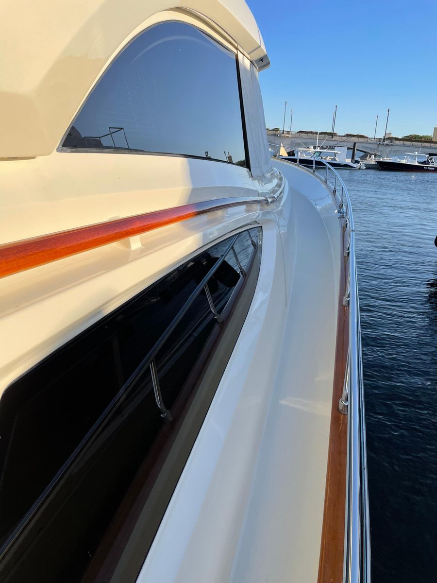 2006 Mochi Craft 74 