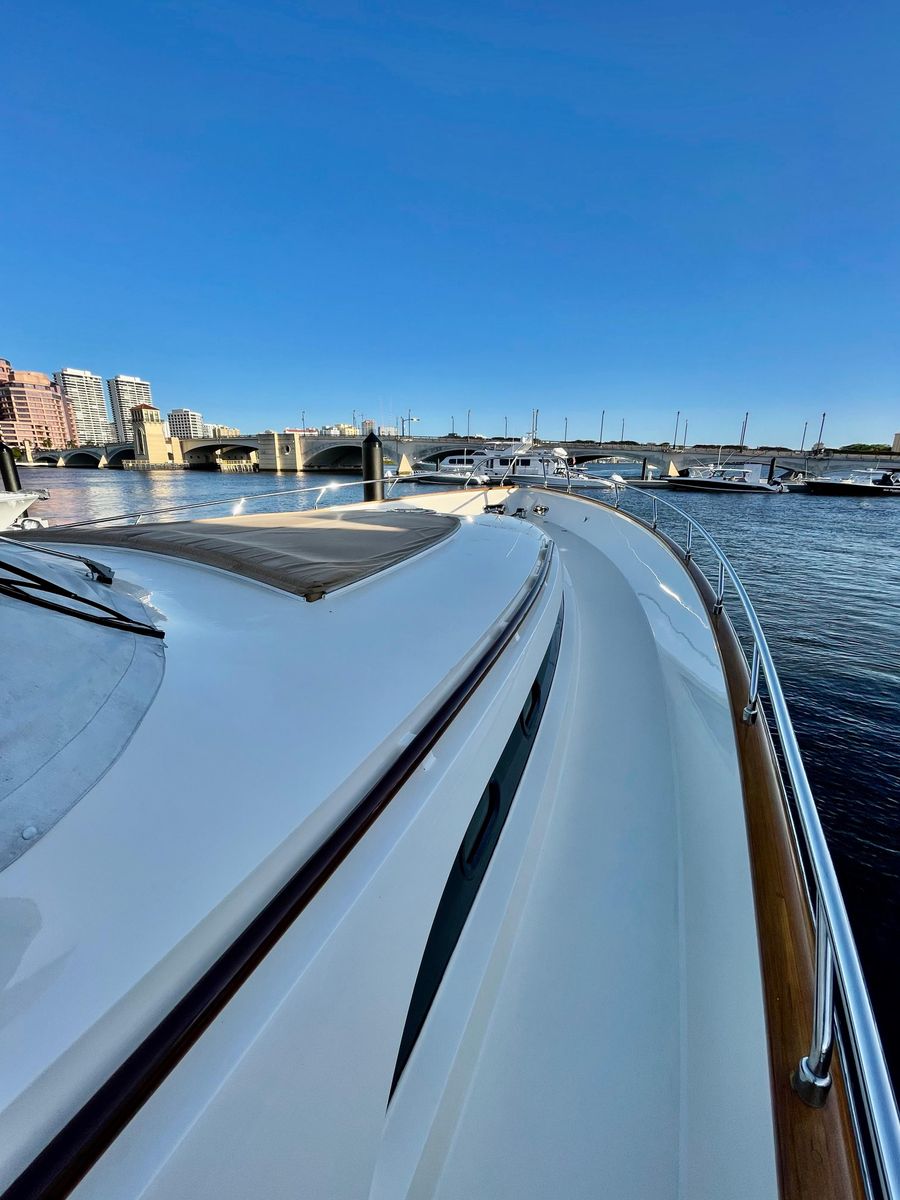 2006 Mochi Craft 74 