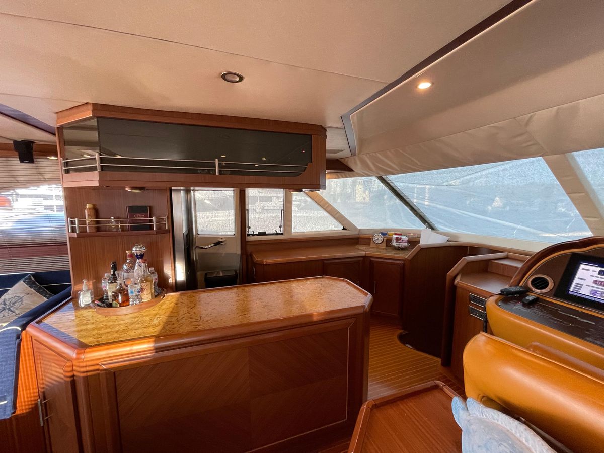 2006 Mochi Craft 74 