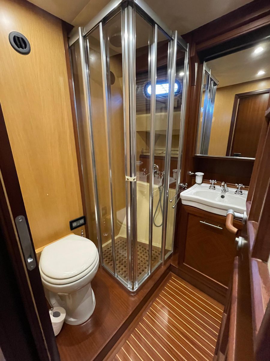 2006 Mochi Craft 74 