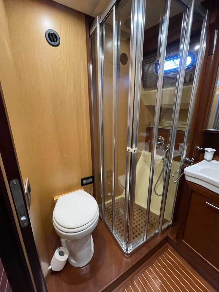 2006 Mochi Craft 74 