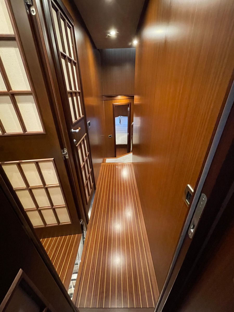 2006 Mochi Craft 74 