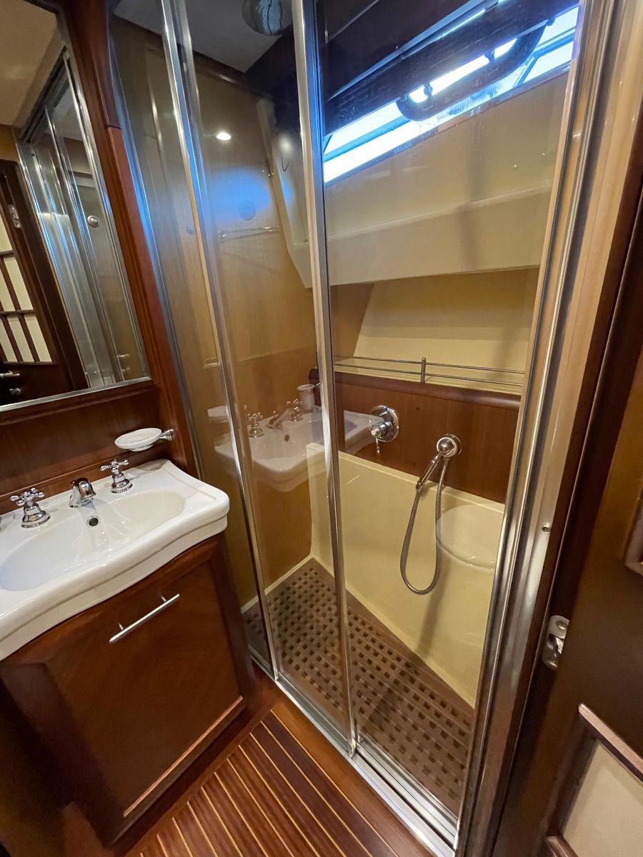 2006 Mochi Craft 74 