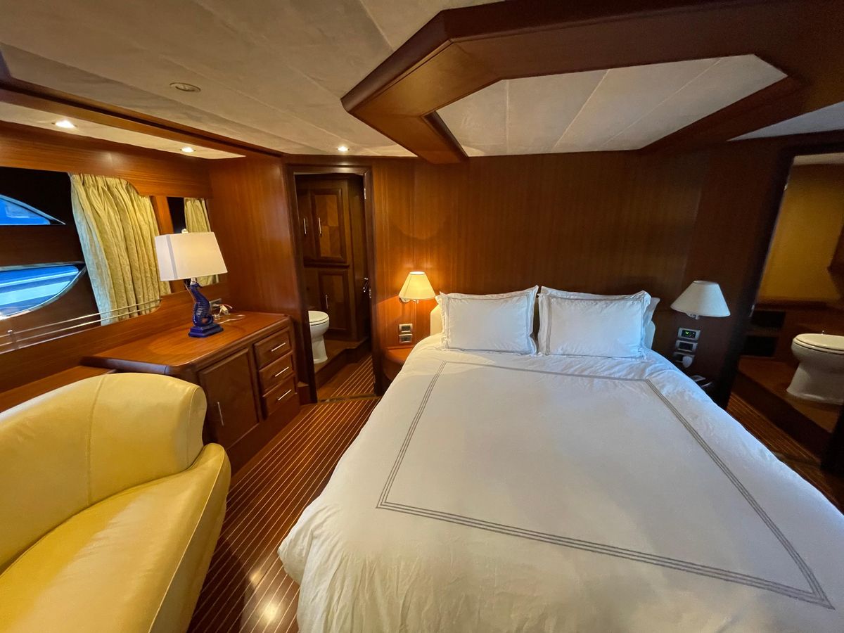 2006 Mochi Craft 74 