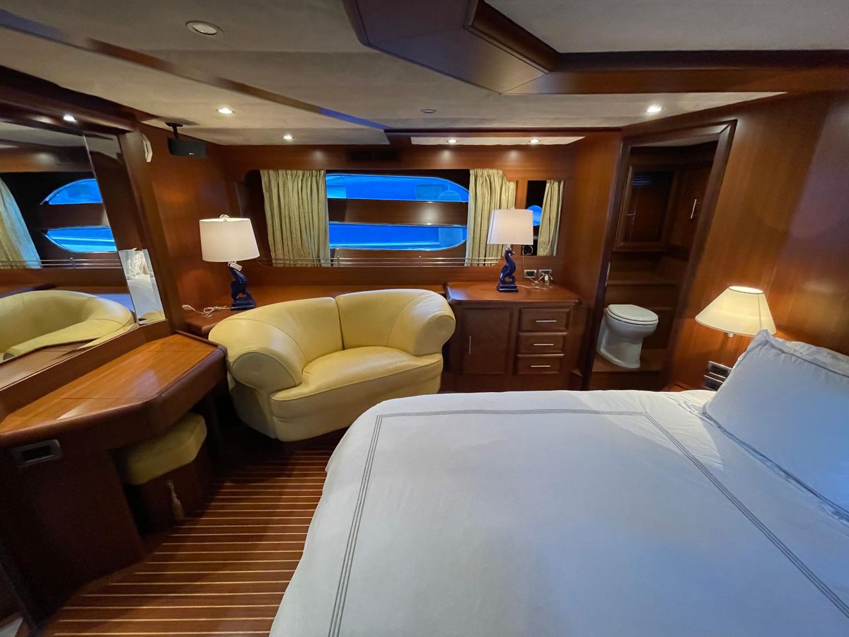 2006 Mochi Craft 74 