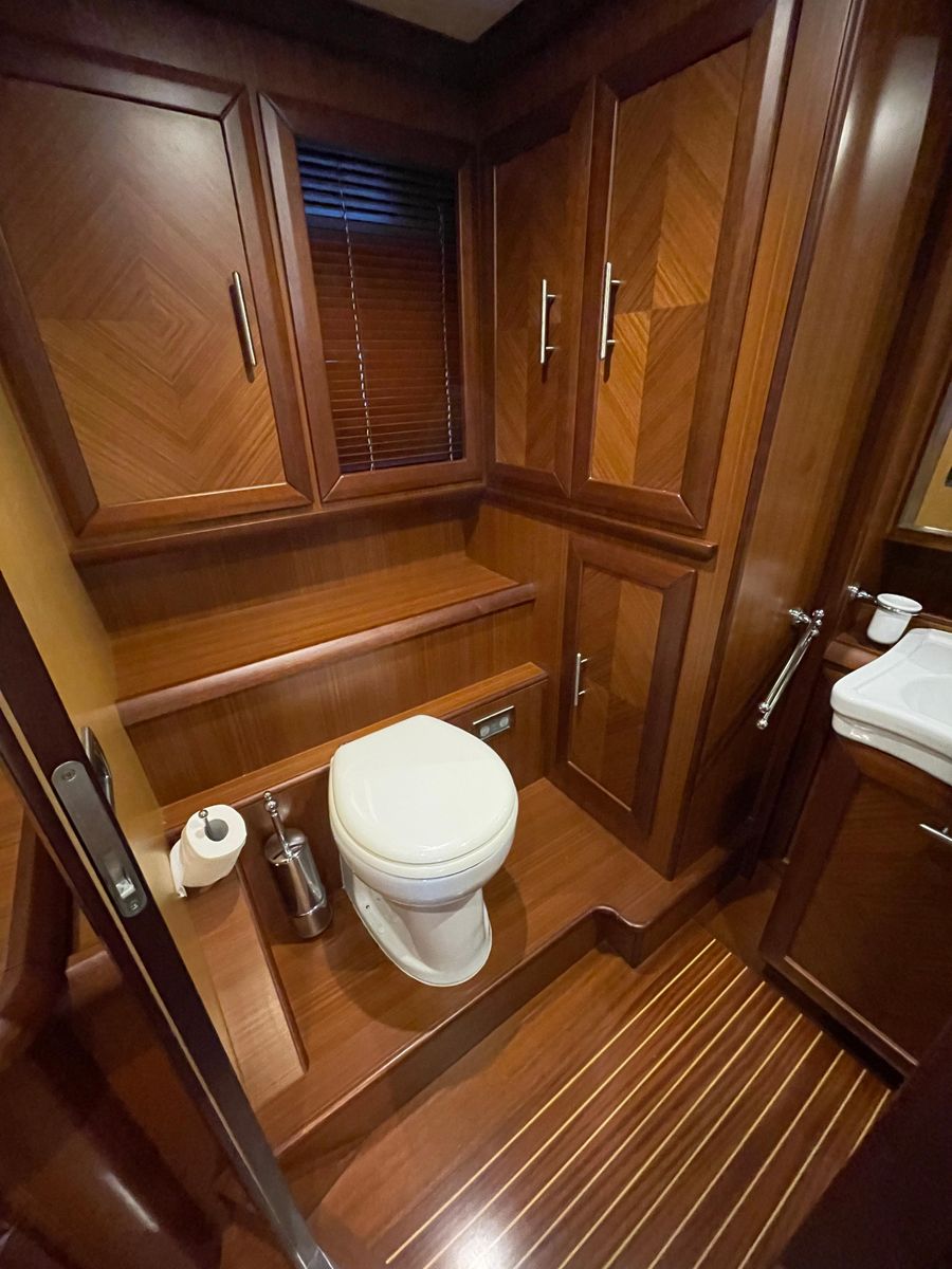 2006 Mochi Craft 74 