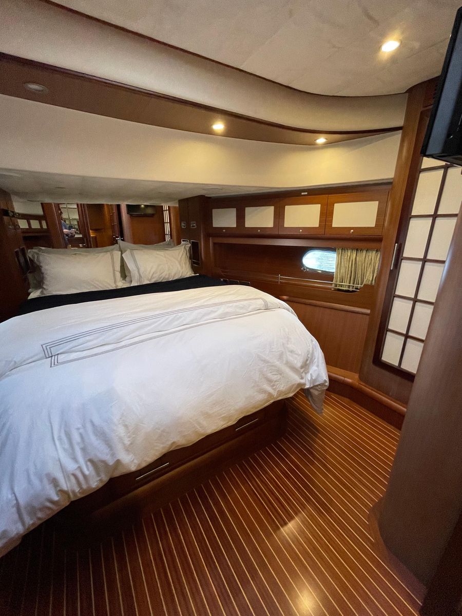 2006 Mochi Craft 74 
