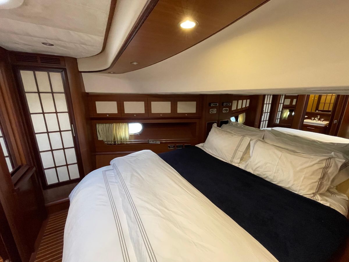 2006 Mochi Craft 74 