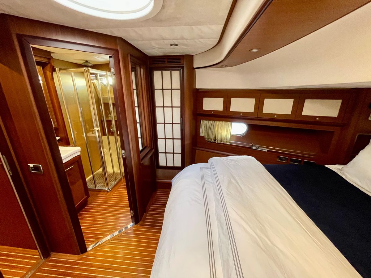 2006 Mochi Craft 74 