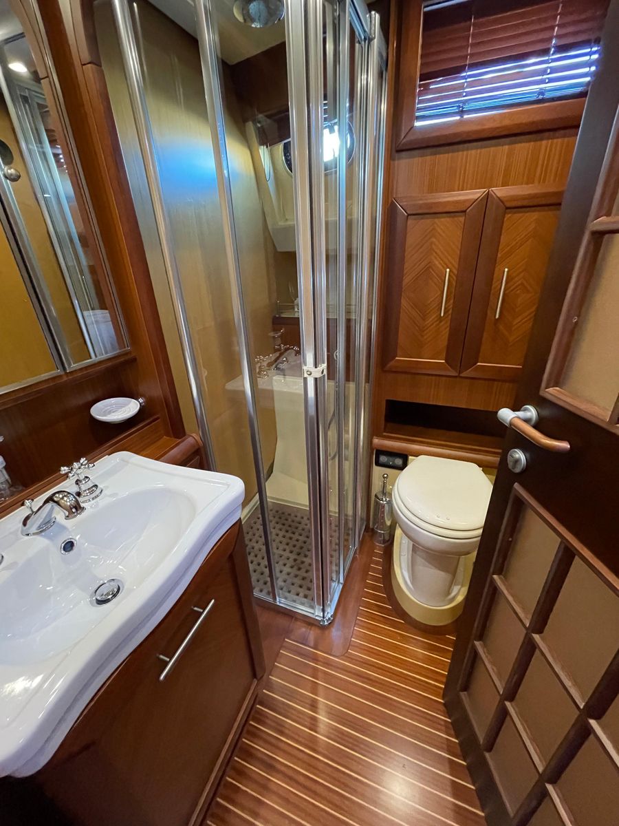2006 Mochi Craft 74 