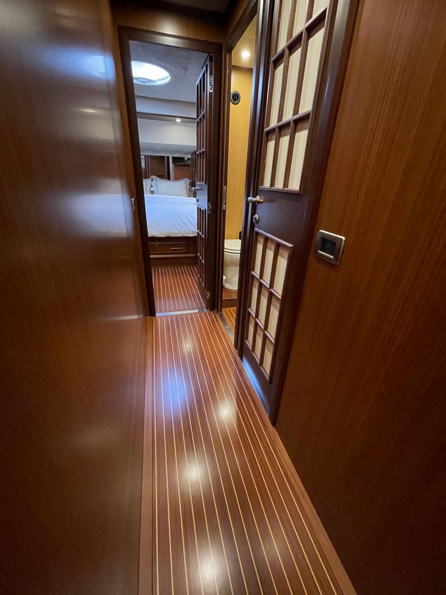 2006 Mochi Craft 74 
