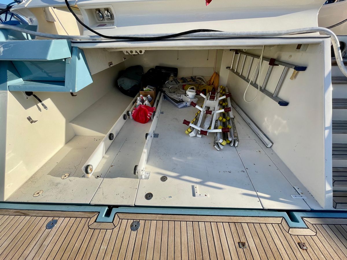 2006 Mochi Craft 74 