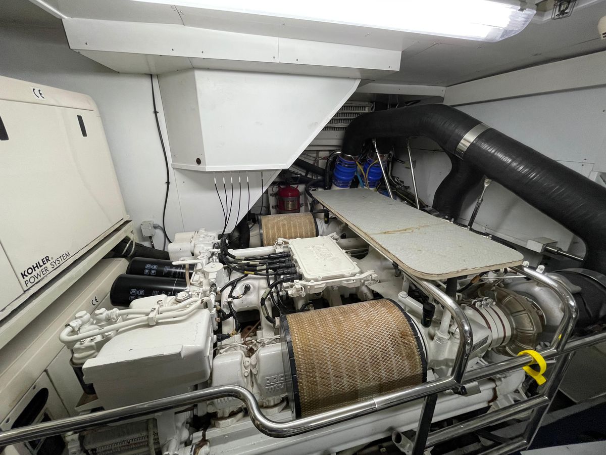 2006 Mochi Craft 74 