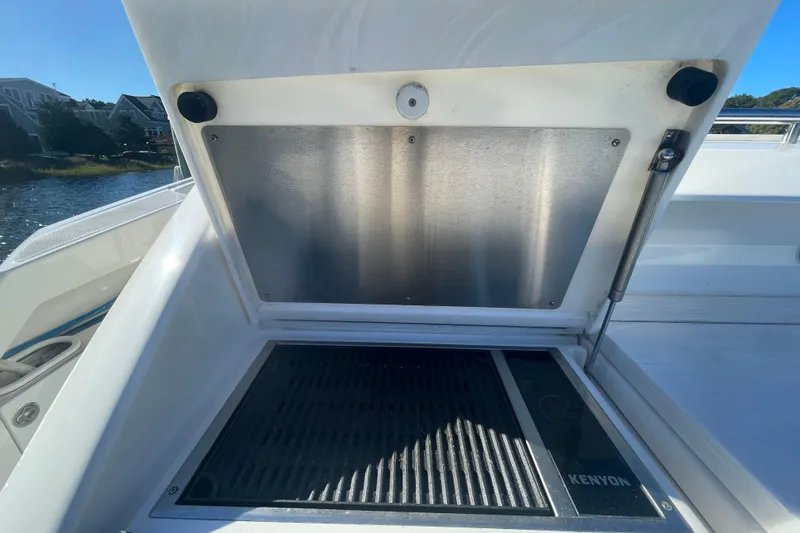 Bar Dog Yacht Photos Pics Outdoor grill on a 2020 Tiara 53C yacht, featuring a Kenyon cooking surface.