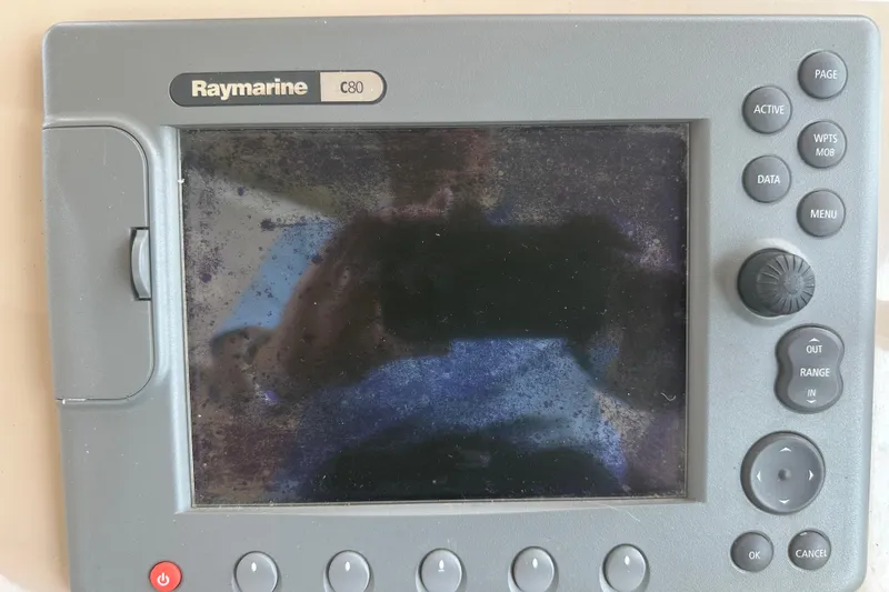 Bad Habit Yacht Photos Pics Raymarine C80 navigation system on 1998 Sea Ray 450 Sundancer boat.