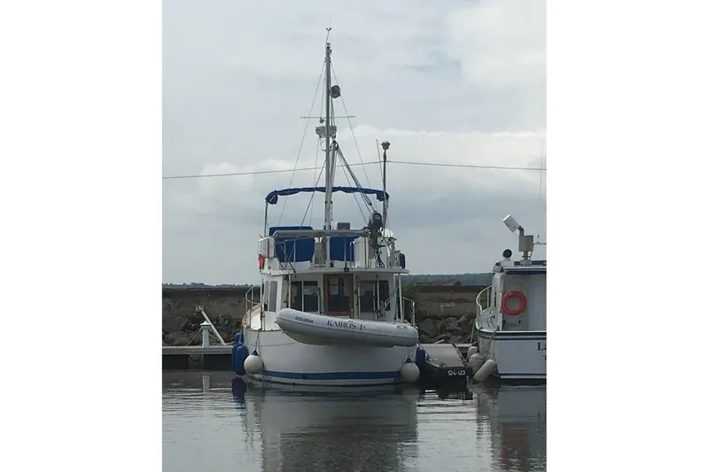  Yacht Photos Pics 1997 Willard Marine 40 Pilothouse Trawler docked in a marina.