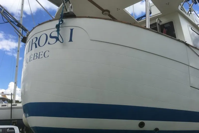  Yacht Photos Pics 1997 Willard Marine 40 Pilothouse Trawler docked, featuring a white and blue hull.