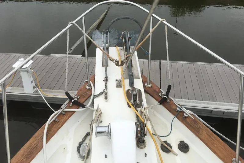  Yacht Photos Pics Bow view of 1997 Willard Marine 40 Pilothouse Trawler at dock.