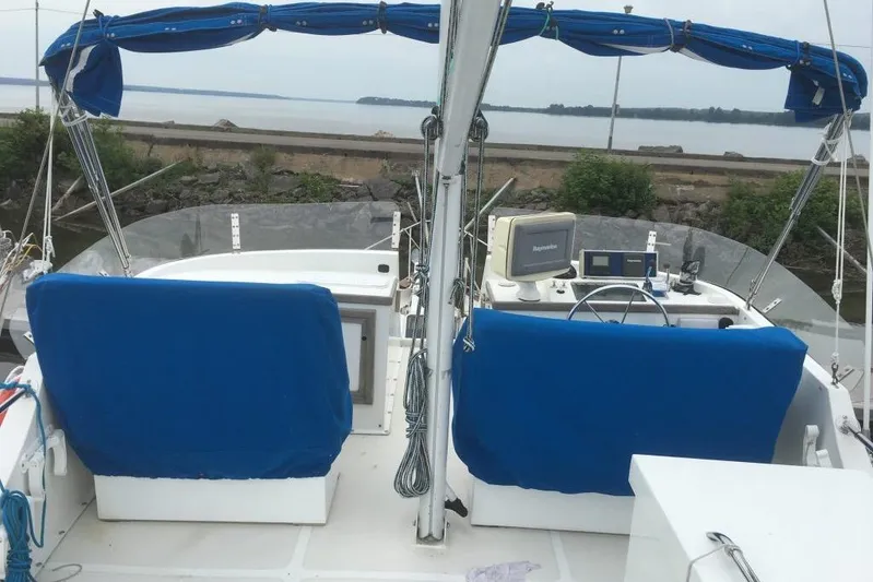  Yacht Photos Pics 1997 Willard Marine 40 Pilothouse Trawler with blue seating and navigation equipment.