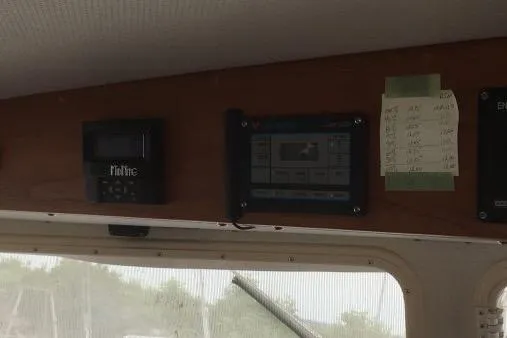  Yacht Photos Pics Interior view of 1997 Willard Marine 40 Pilothouse Trawler with navigation equipment.