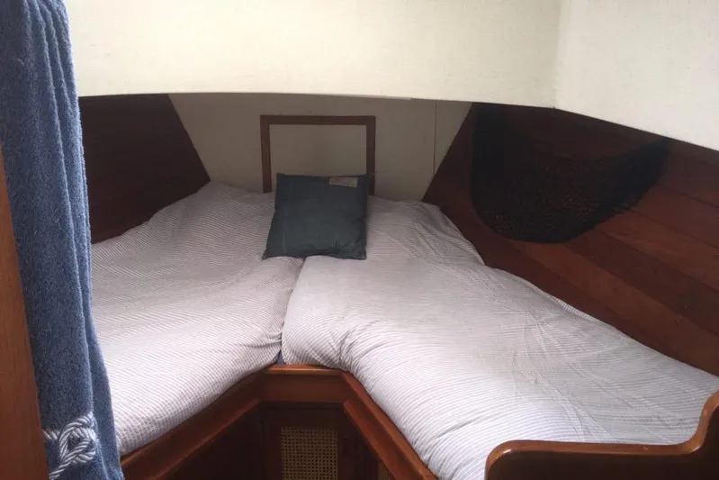  Yacht Photos Pics Cozy cabin interior of 1997 Willard Marine 40 Pilothouse Trawler with twin beds.