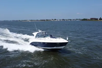 Rinker 360 Express Cruiser