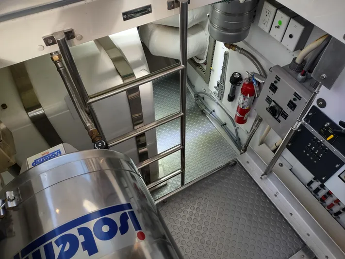 F66 Yacht Photos Pics Equipment room #2