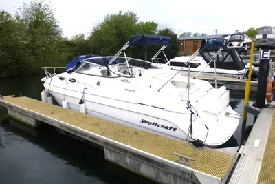 1999 Wellcraft 2400 Martinique
