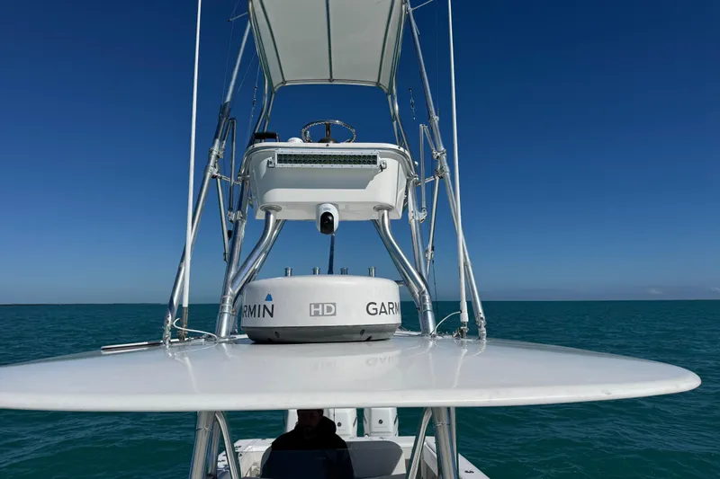  Yacht Photos Pics 2005 Venture 39 Open boat with Garmin equipment on open sea under clear blue sky.