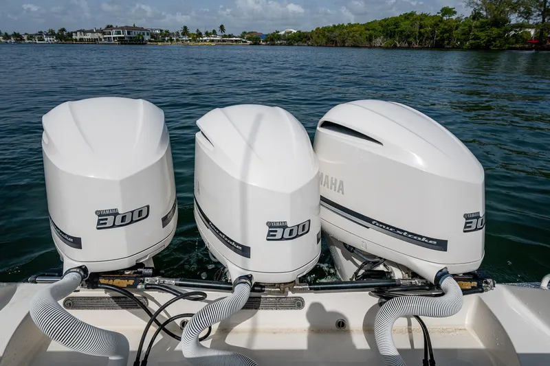 Naider's Yacht Photos Pics Triple Yamaha 300 outboard engines on a 2016 Jupiter 34 LX boat, cruising on water.