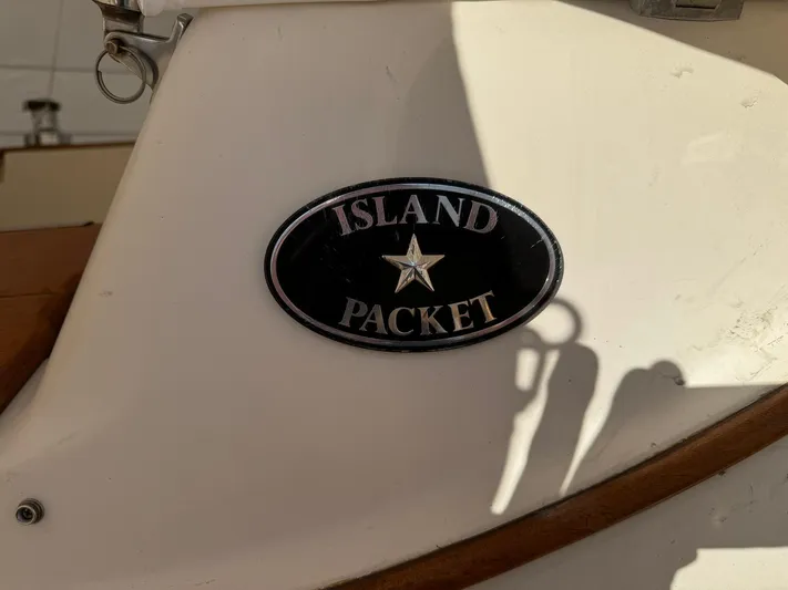 Essence Yacht Photos Pics Island Packet 40 sailboat emblem, 1998 model, featuring a star design.