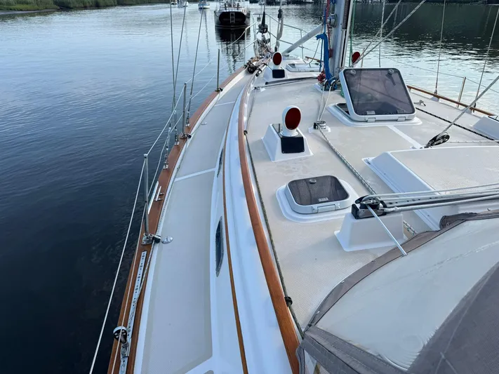 Essence Yacht Photos Pics 