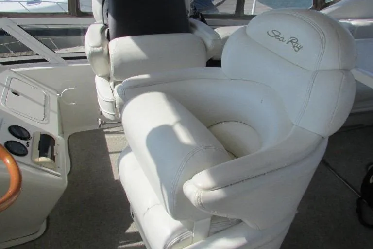  Yacht Photos Pics Luxurious white seating on 2000 Sea Ray 400 Sedan Bridge yacht.