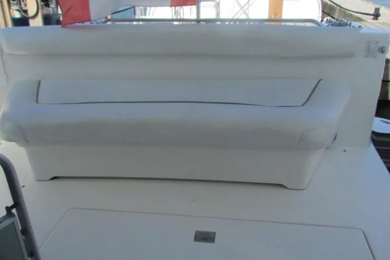  Yacht Photos Pics White seating area on 2000 Sea Ray 400 Sedan Bridge yacht.